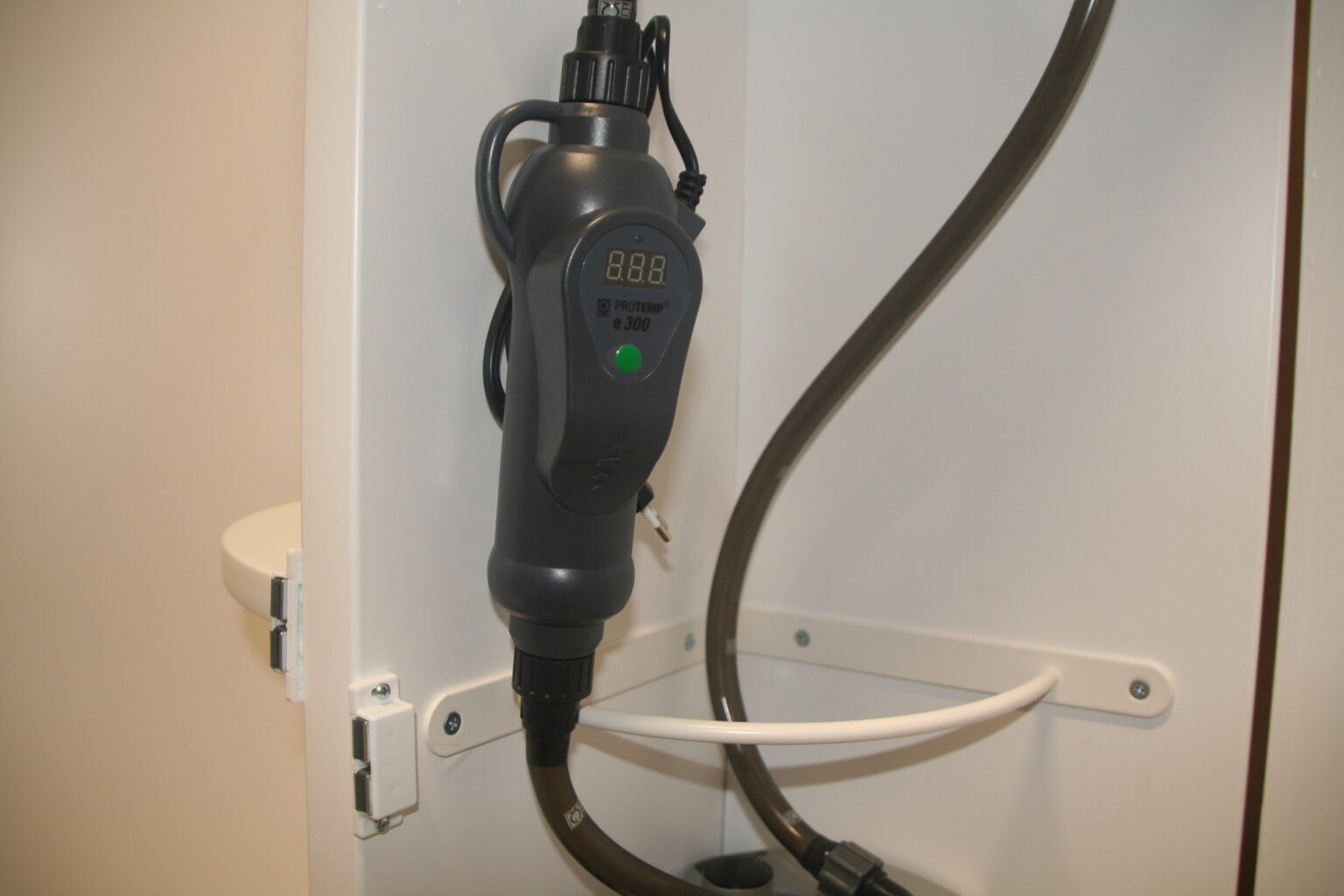 Installation du chauffage extérieur JBL e300 en série avec le filtre extérieur e902 pour un aquarium Visieau'Faune